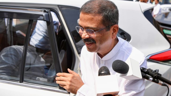 https://salarnews.in/public/uploads/images/newsimages/maannewsimage27082026_212515_Dharmendra Pradhan.jpg
